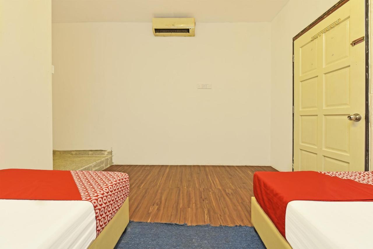 F Hotel Sungai Dua Bukit Extérieur photo