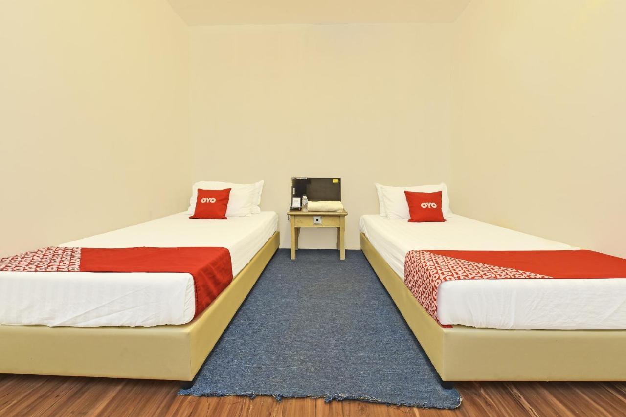 F Hotel Sungai Dua Bukit Extérieur photo